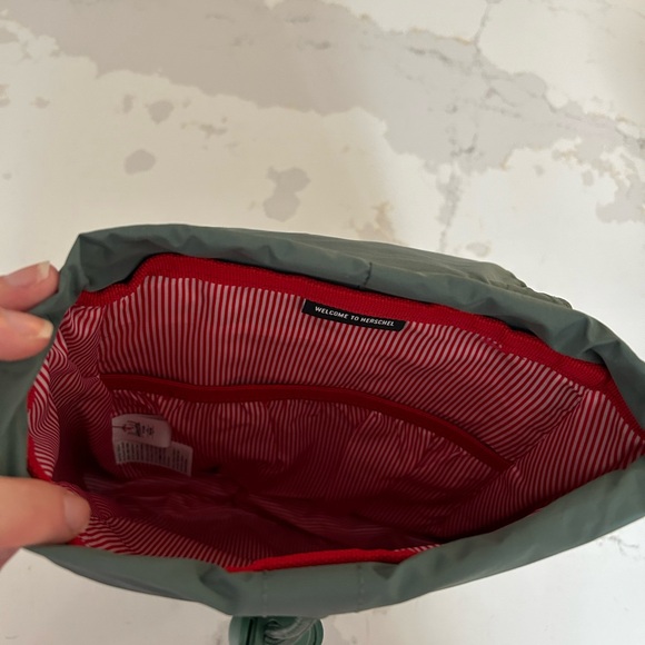 Hershel retreat sling bag - Picture 3 of 3